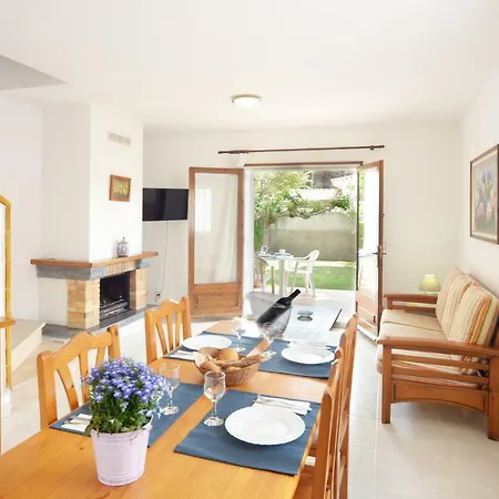 Villa Riells 1 *